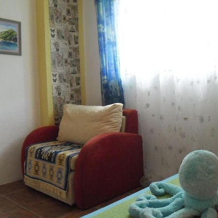 Family Apartment Garden And Sea Petrovac Bagian luar foto