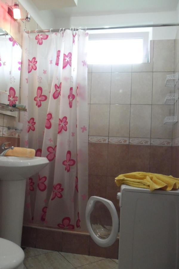Family Apartment Garden And Sea Petrovac Bagian luar foto