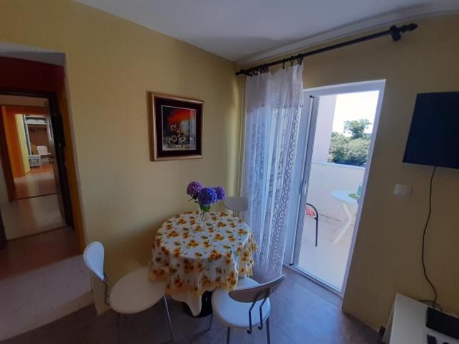 Family Apartment Garden And Sea Petrovac Bagian luar foto